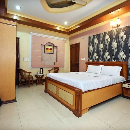 Capital O 10990 Hotel Gobind Regency Zirakpur Exterior foto