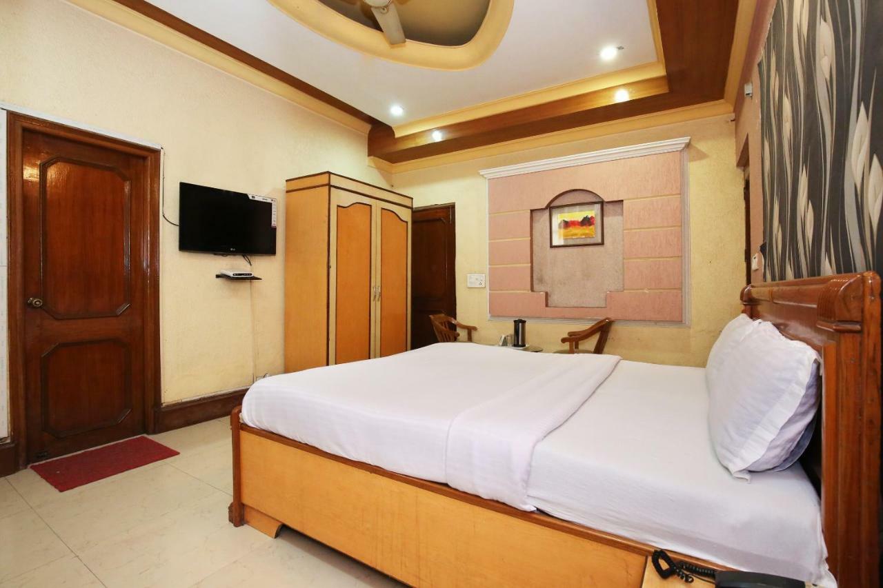 Capital O 10990 Hotel Gobind Regency Zirakpur Exterior foto