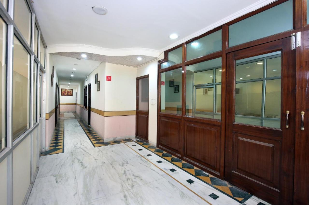 Capital O 10990 Hotel Gobind Regency Zirakpur Exterior foto