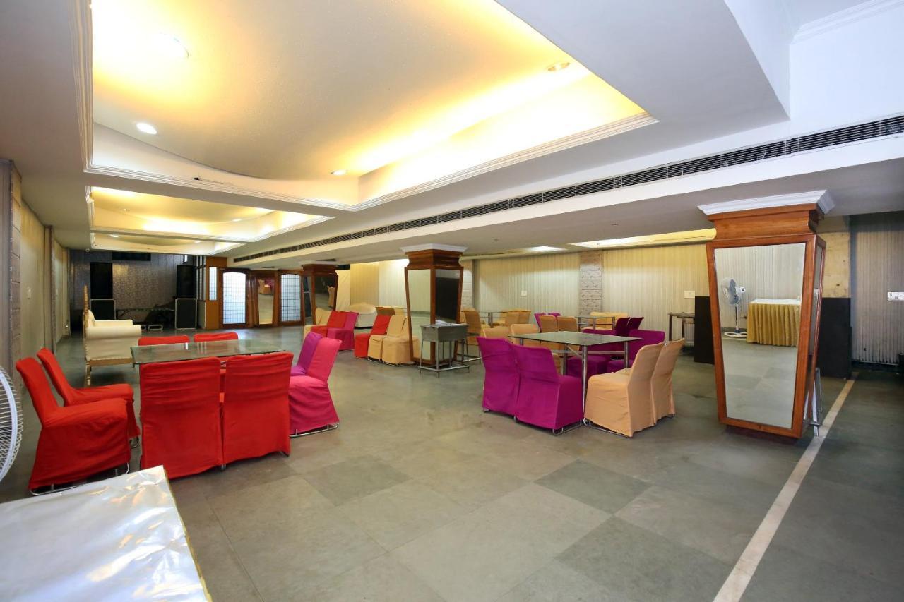 Capital O 10990 Hotel Gobind Regency Zirakpur Exterior foto